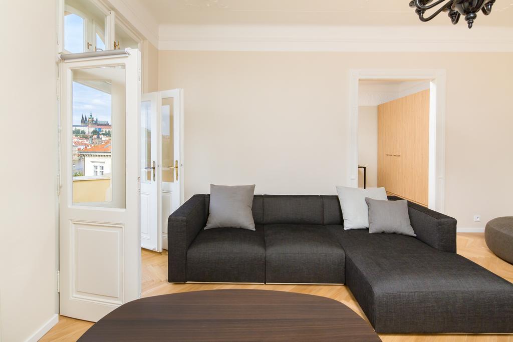 Luxury D22 * Praga