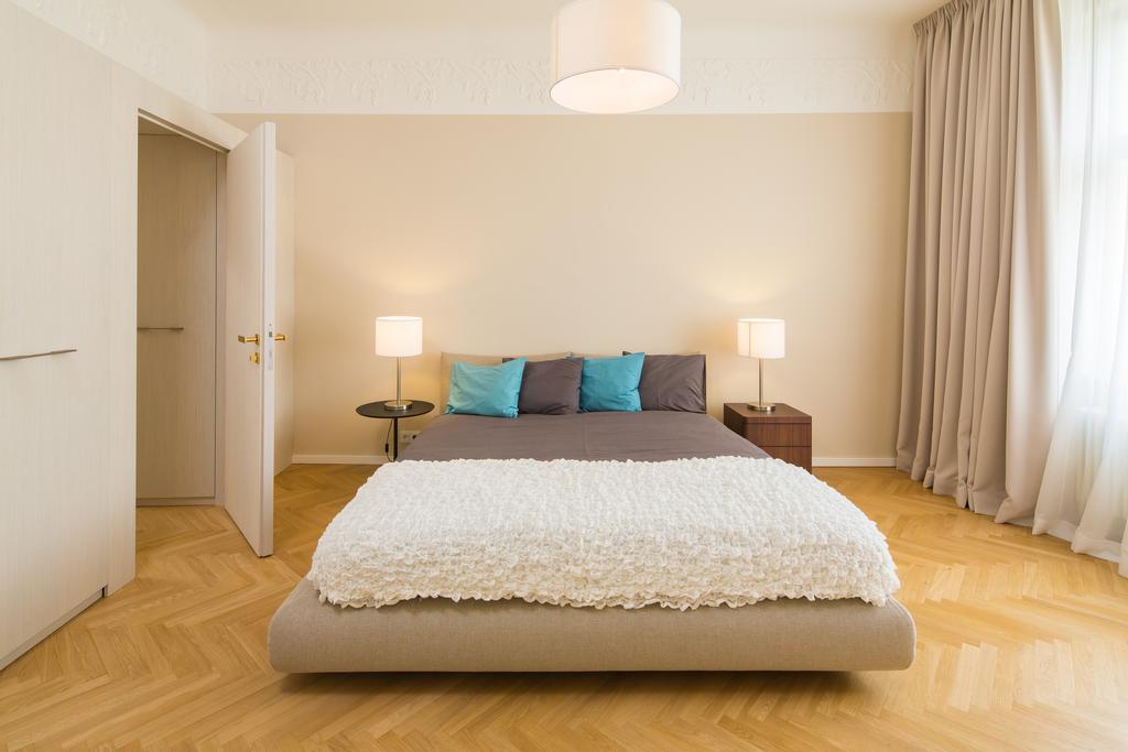 Luxury D22