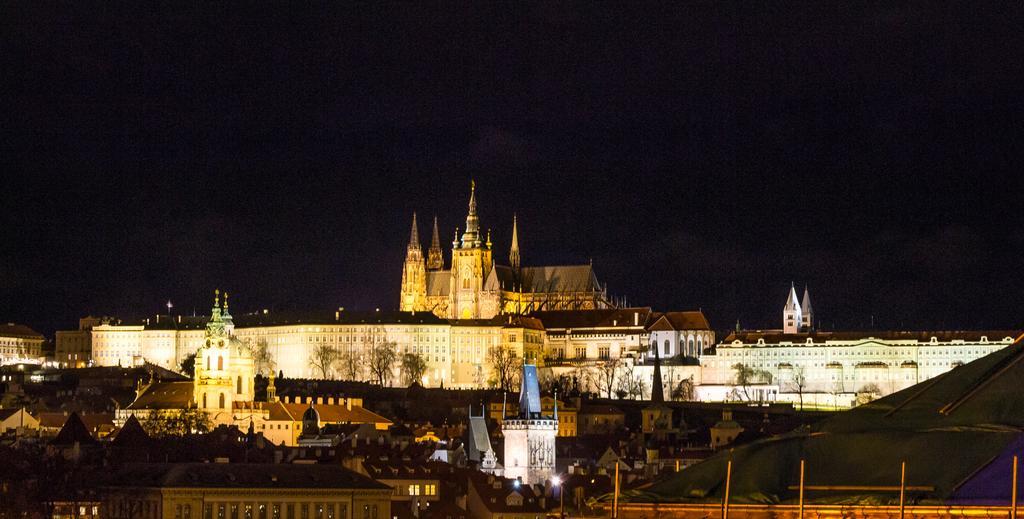 Luxury D22 * Praga